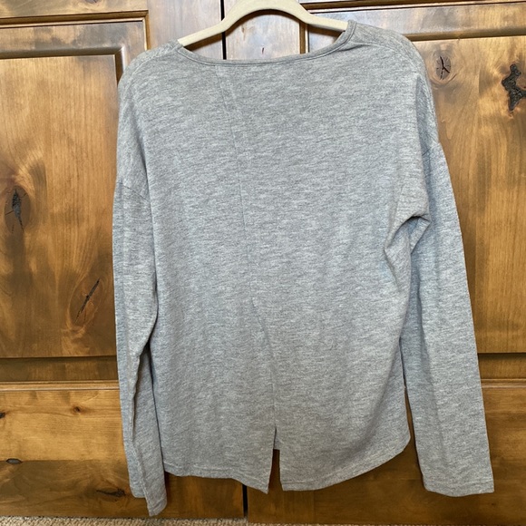 Ten tree - gray long sleeve split back tee- XL - Picture 2 of 4